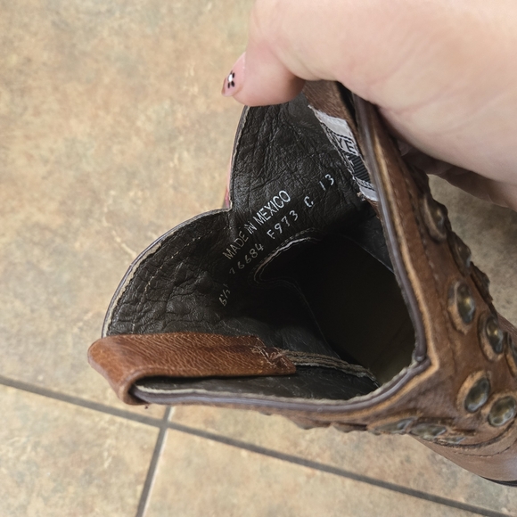 Frye Wyatt Disc Western Boot Womens 6.5 Brown Leather Cognac Studded short - Picture 9 of 13